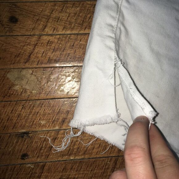 American Eagle white size 8 cutoff Daisy Duke jean shorts - Picture 2 of 4